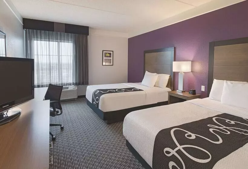 Отель La Quinta By Wyndham Arlington North 6 Flags Dr