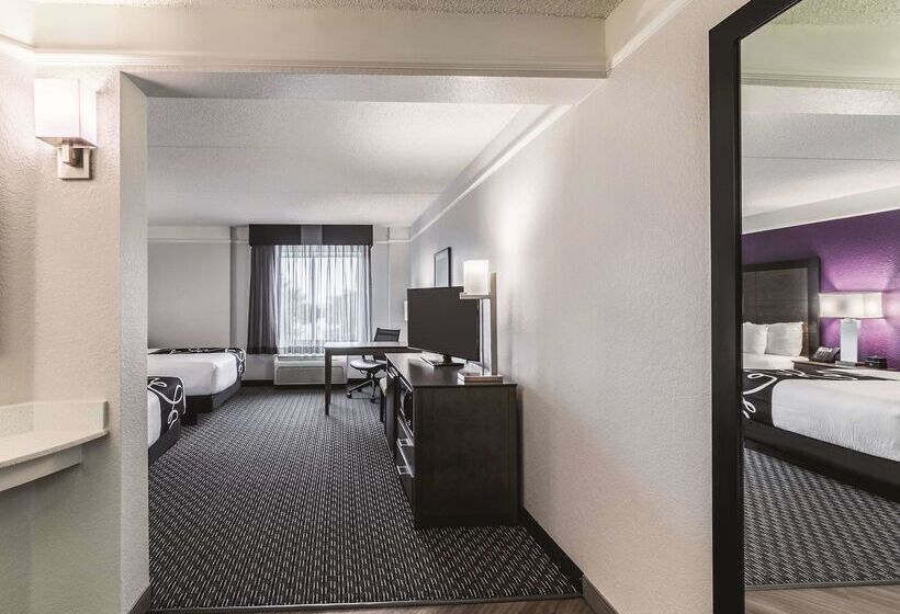 Отель La Quinta By Wyndham Austin Airport