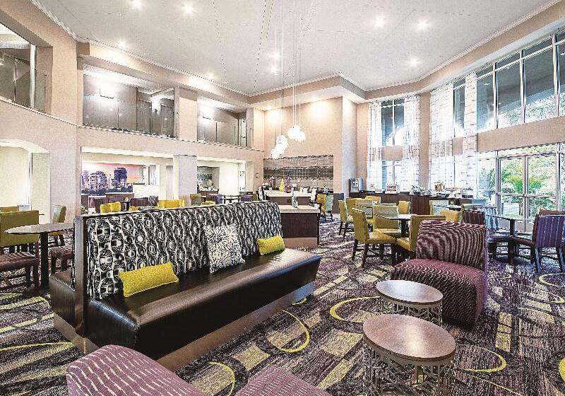 Отель La Quinta By Wyndham Austin Airport