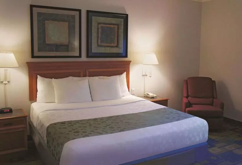 هتل La Quinta Inn & Suites By Wyndham Houston Bush Iah South