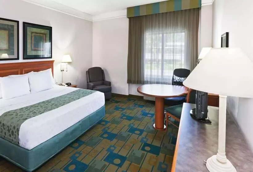 هتل La Quinta Inn & Suites By Wyndham Houston Bush Iah South