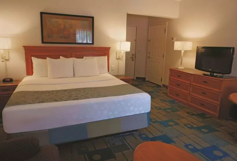 هتل La Quinta Inn & Suites By Wyndham Houston Bush Iah South