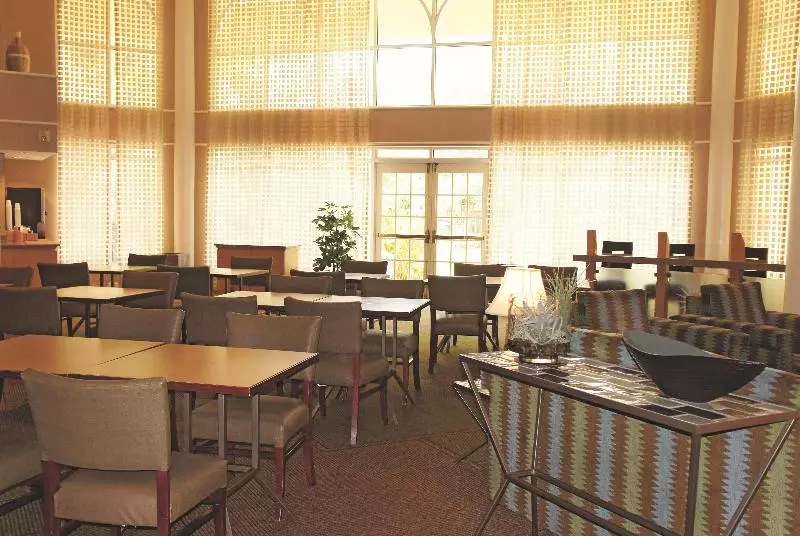 هتل La Quinta Inn & Suites By Wyndham Houston Bush Iah South