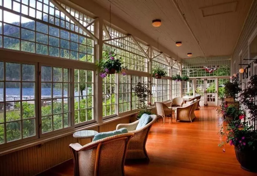 هتل Lake Crescent Lodge