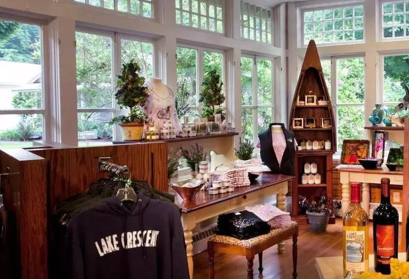 هتل Lake Crescent Lodge