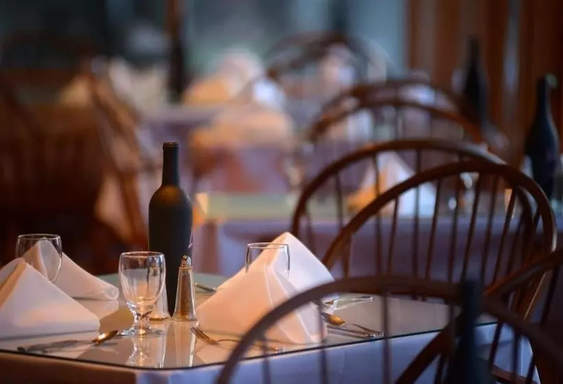 هتل Lake Crescent Lodge