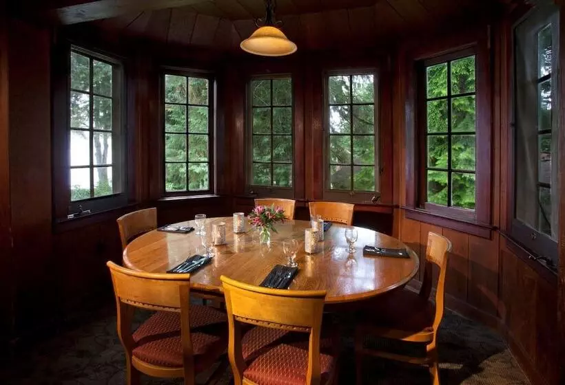 酒店 Lake Quinault Lodge