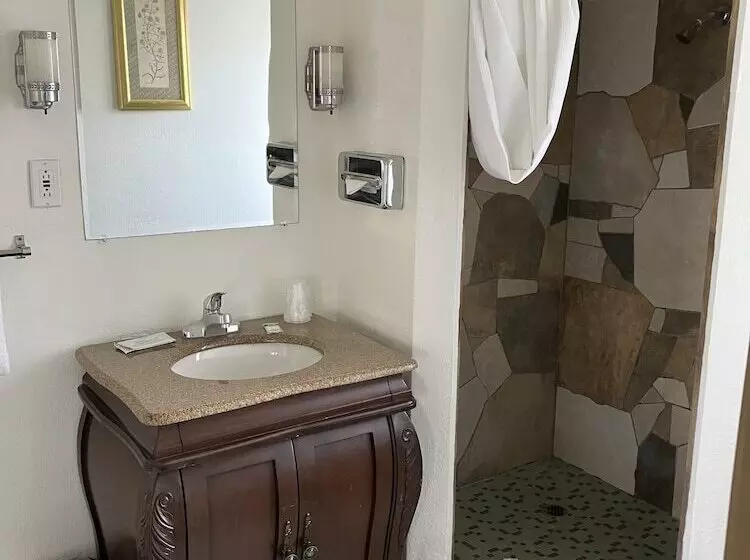 Hotel Lighthouse Inn