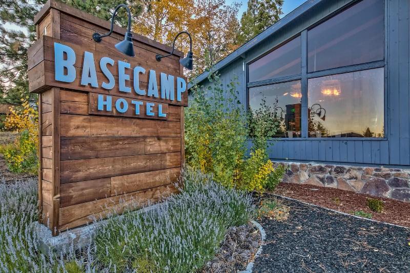 مُتل Basecamp Tahoe City