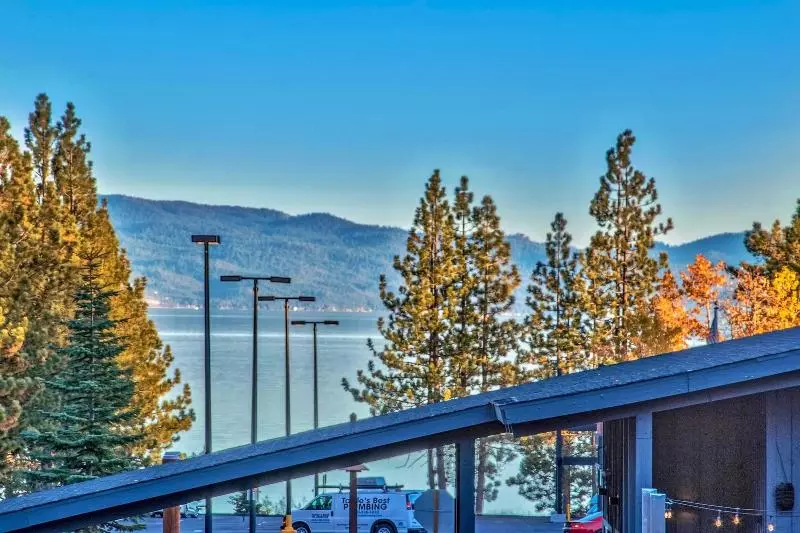 فندق على الطريق Basecamp Tahoe City