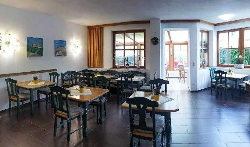 هتل Landhaus Zell Am See