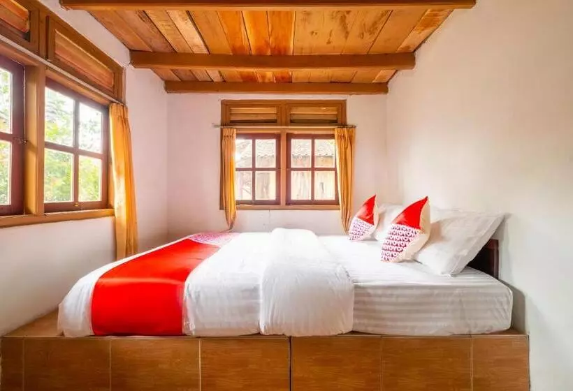 Hotelli Oyo 2278 Cikidang Hunting Resort