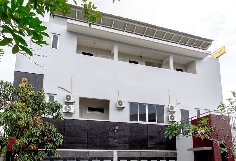 בית מלון כפרי Spot On 2272 Citra Arcade Residence Syariah