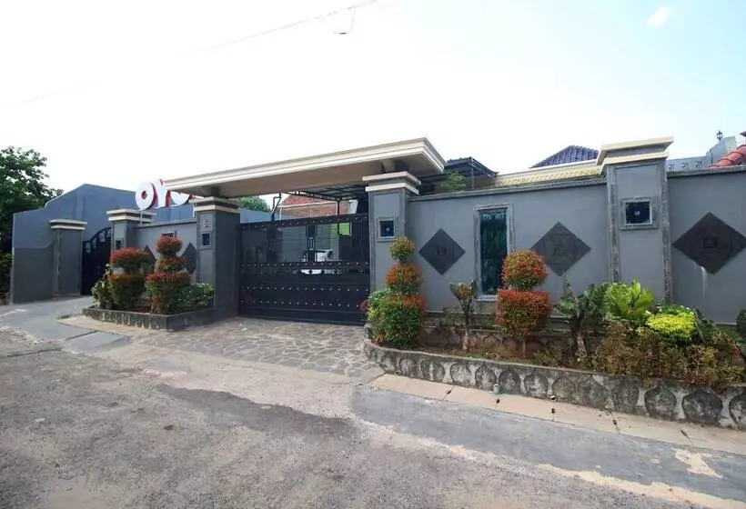 ホテル Reddoorz Syariah Near Rs Advent Bandar Lampung