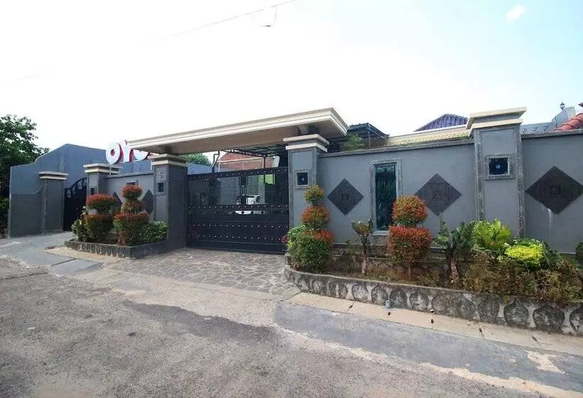 ホテル Reddoorz Syariah Near Rs Advent Bandar Lampung