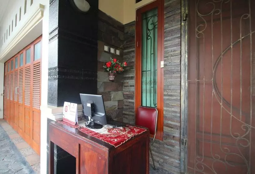 ホテル Reddoorz Syariah Near Rs Advent Bandar Lampung