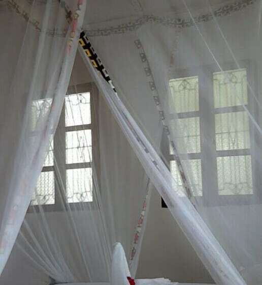 تختخواب و صبحانه Blue Roof Lodge Jambiani