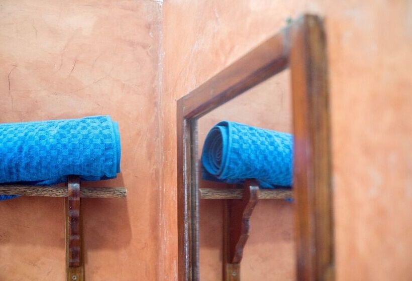 تختخواب و صبحانه Blue Roof Lodge Jambiani