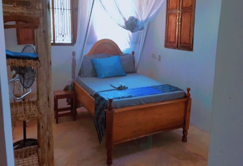 تختخواب و صبحانه Blue Roof Lodge Jambiani