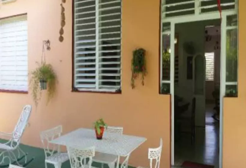 هتل Hostal Oriente