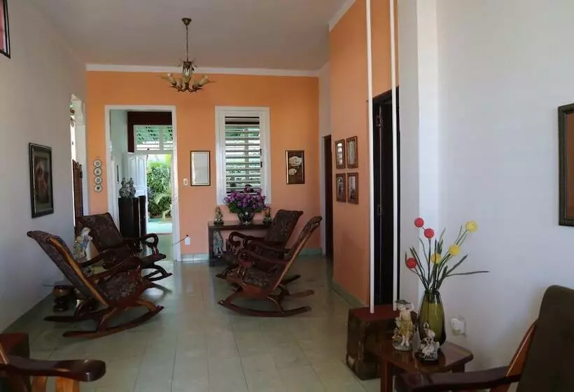 هتل Hostal Oriente