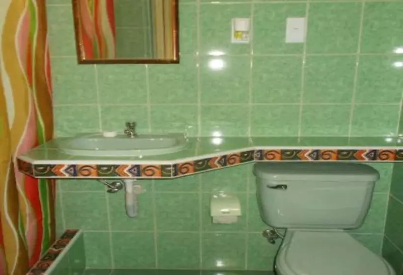 هتل Hostal Oriente