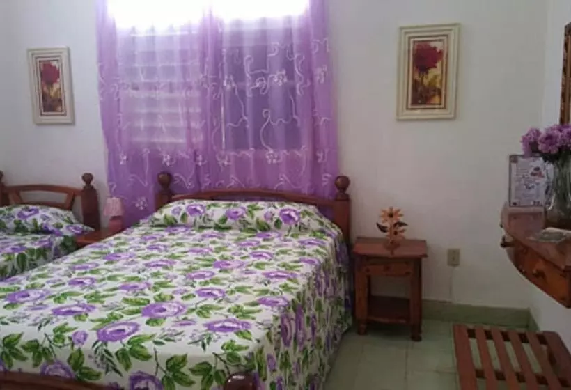 هتل Hostal Oriente