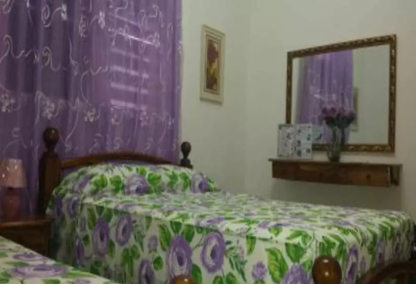 هتل Hostal Oriente