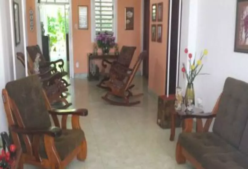 هتل Hostal Oriente