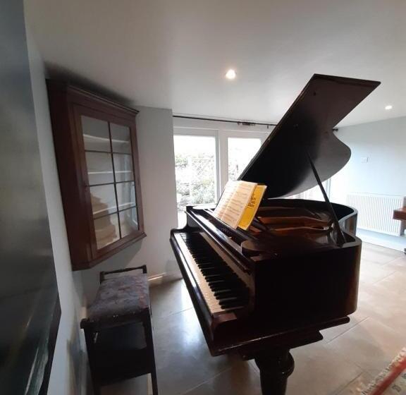 צימר Woodlands Cottage Farm