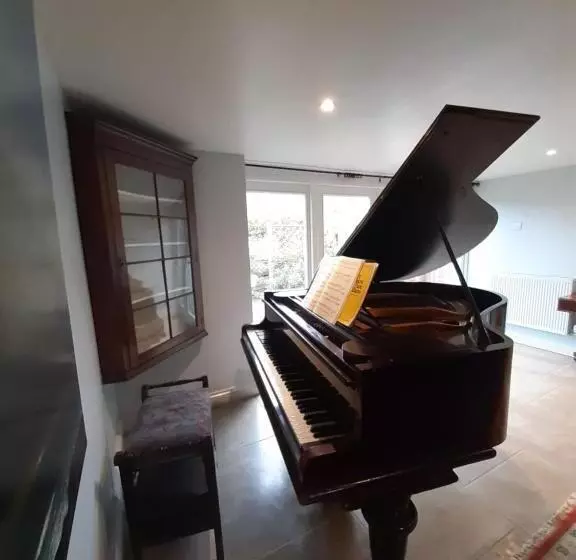 Aamiaismajoitus (B&B) Woodlands Cottage Farm