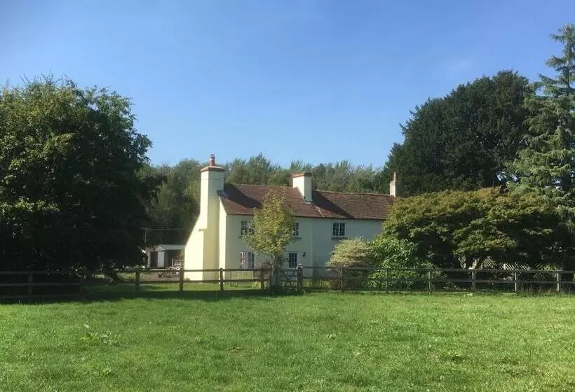 Aamiaismajoitus (B&B) Woodlands Cottage Farm