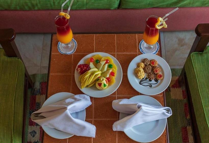 هتل Deep Blue Inn