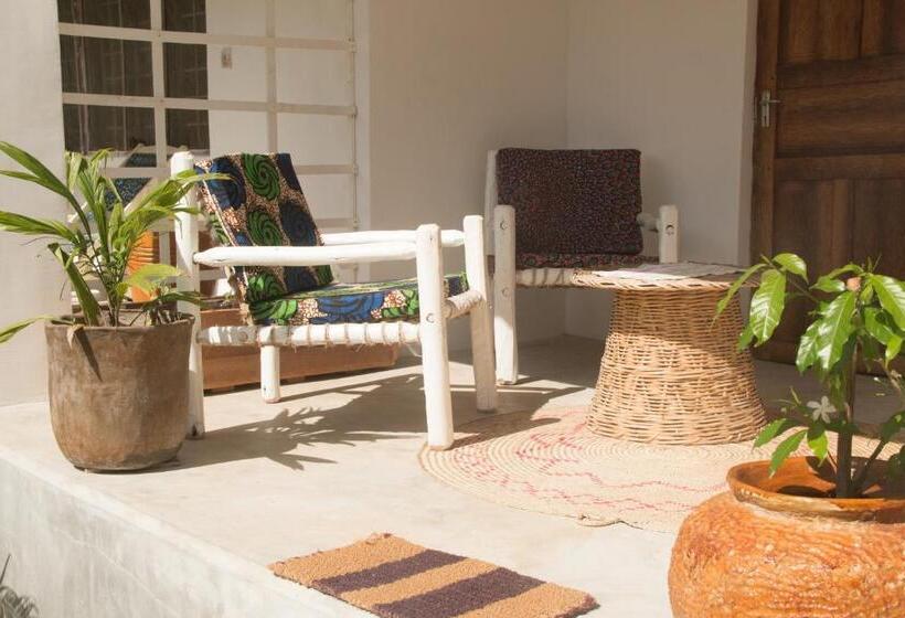 تختخواب و صبحانه Villa Kiota