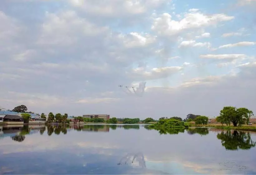 ホテル Umuzi Lodge