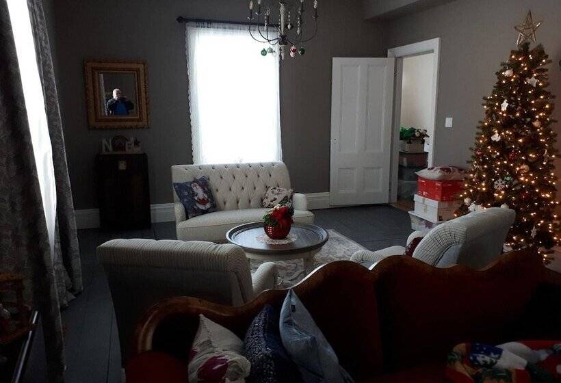 Maplehurst Manor Bed And Breakfast