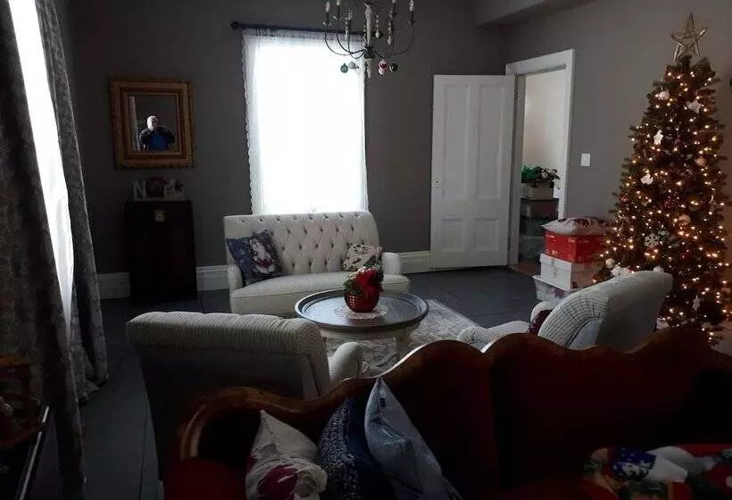 Maplehurst Manor Bed And Breakfast