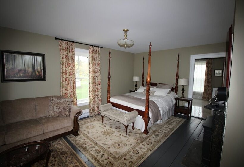 Maplehurst Manor Bed And Breakfast