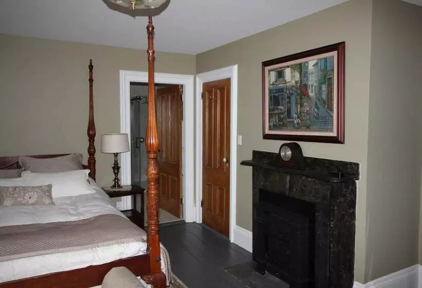 Maplehurst Manor Bed And Breakfast