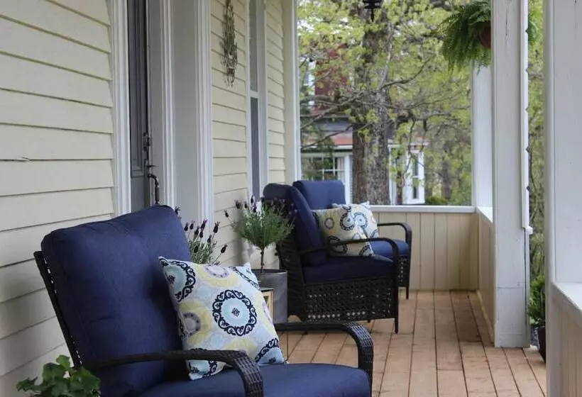 Maplehurst Manor Bed And Breakfast