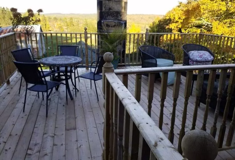 Maplehurst Manor Bed And Breakfast