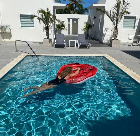 The Palm Leaf Apartments