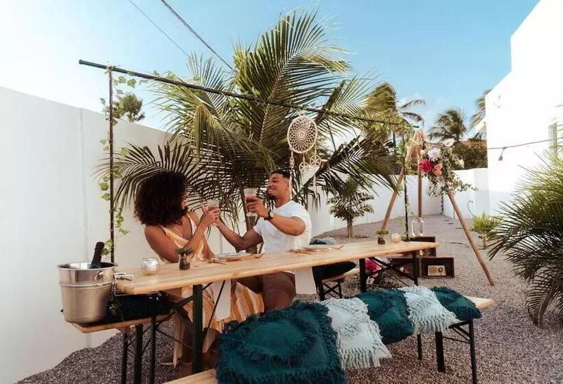 The Palm Leaf Apartments