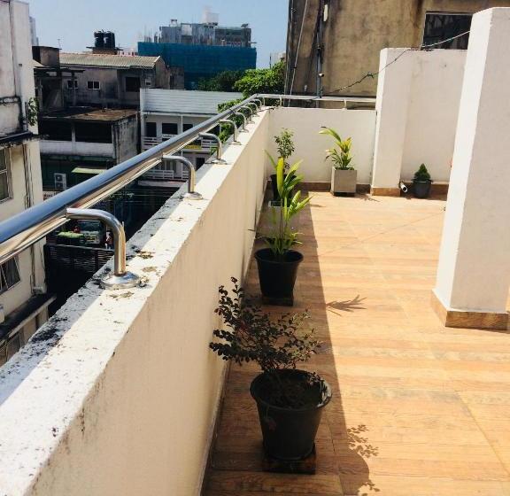 Hotel Maple Tree Residencies