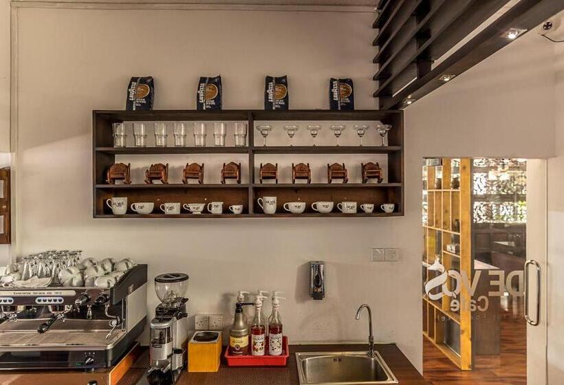 Pearl Royal Hotel, Colombo