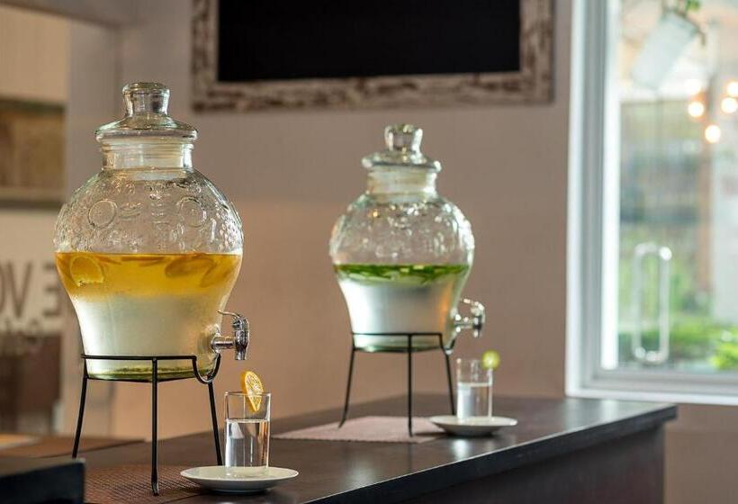 Pearl Royal Hotel, Colombo