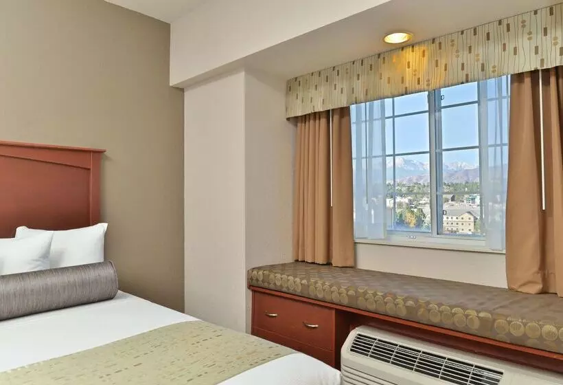 酒店 Best Western Plus Peak Vista Inn & Suites