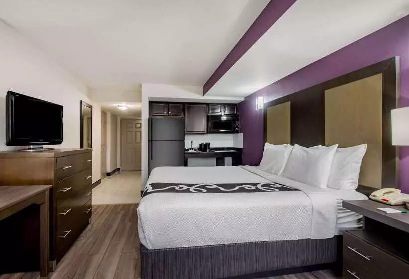 בית מלון כפרי La Quinta Inn By Wyndham West Long Branch