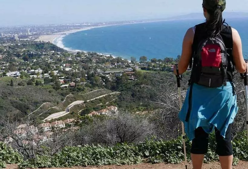 فندق Malibu Beach Inn