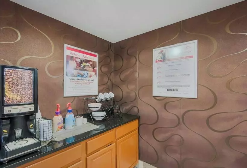 Отель Red Roof Inn Fairfield